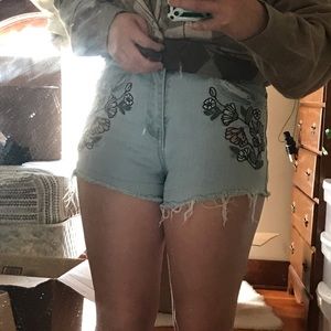 Jean shorts with a flower print on the side